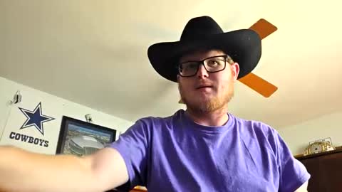 Snapshot of danielp_mod_cb chatting on October 31, 7:26 pm Daniel y. online show from October 31, 7:26 pm