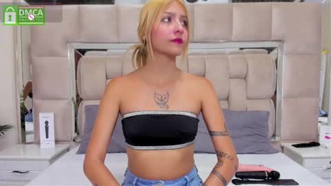 Snapshot of daniiela_beteche777 chatting on November 7, 12:49 pm DANIELA online show from November 7, 12:49 pm