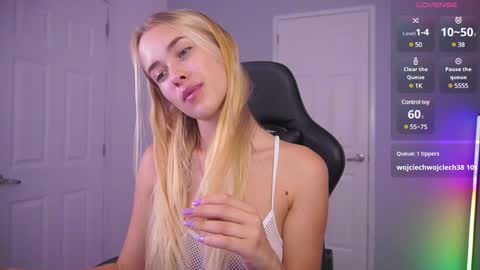 Snapshot of danikadillan chatting on December 19, 4:23 am Hi my name is Anna. Please say hello I like to chat with you. If u have request use Tip option .Thank you online show from December 19, 4:23 am