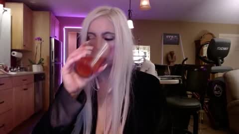 Snapshot of danikawhite69 chatting on December 14, 10:13 am DanikaWhite69 online show from December 14, 10:13 am