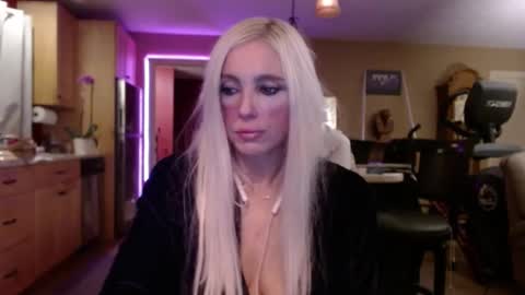 Snapshot of danikawhite69 chatting on December 28, 11:19 am DanikaWhite69 online show from December 28, 11:19 am