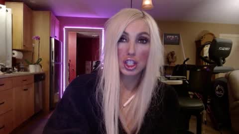 Snapshot of danikawhite69 chatting on December 29, 9:17 am DanikaWhite69 online show from December 29, 9:17 am