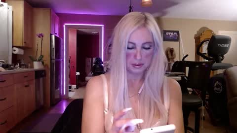 Snapshot of danikawhite69 chatting on December 30, 5:04 am DanikaWhite69 online show from December 30, 5:04 am