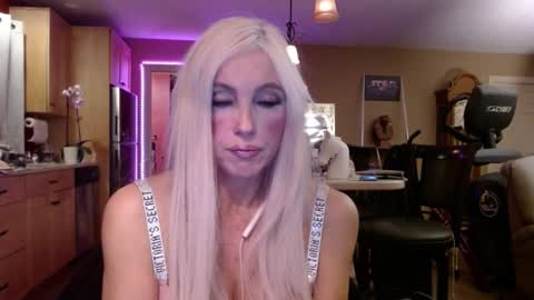 Snapshot of danikawhite69 chatting on January 21, 6:00 am DanikaWhite69 online show from January 21, 6:00 am