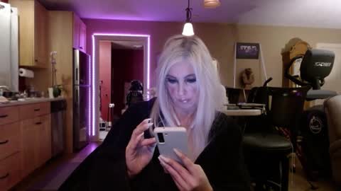 Snapshot of danikawhite69 chatting on February 6, 7:13 am DanikaWhite69 online show from February 6, 7:13 am