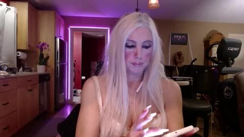 Snapshot of danikawhite69 chatting on February 17, 5:58 am DanikaWhite69 online show from February 17, 5:58 am