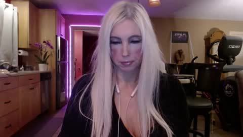 Snapshot of danikawhite69 chatting on February 24, 8:06 am DanikaWhite69 online show from February 24, 8:06 am