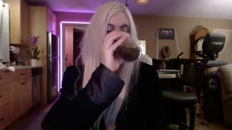 Snapshot of danikawhite69 chatting on February 25, 8:14 am DanikaWhite69 online show from February 25, 8:14 am