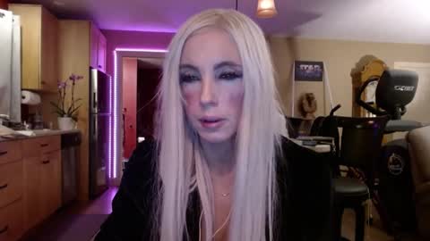 Snapshot of danikawhite69 chatting on March 11, 6:32 am DanikaWhite69 online show from March 11, 6:32 am