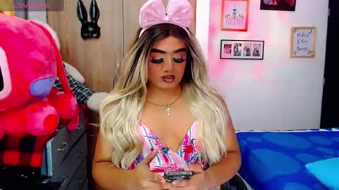 Snapshot of danipein chatting on December 15, 5:01 am danipein online show from December 15, 5:01 am