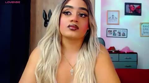 Snapshot of danipein chatting on December 18, 5:02 am danipein online show from December 18, 5:02 am