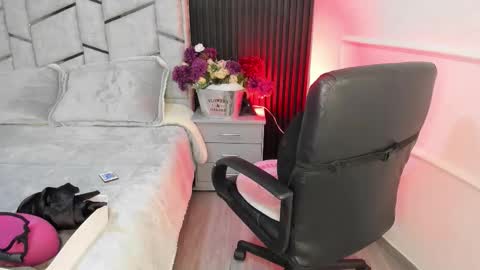 Dani Phonenix online show from February 25, 11:20 am