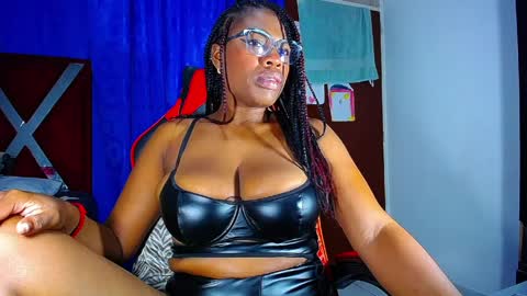 danisabrownn online show from April 10, 2:33 pm