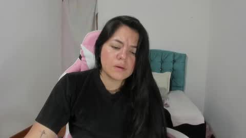 Snapshot of danna_1111 chatting on February 3, 7:52 pm danna online show from February 3, 7:52 pm