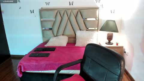 Snapshot of danna_martinezz chatting on December 7, 2:02 pm Danna martinezz online show from December 7, 2:02 pm