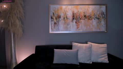 Danna Cruz  online show from December 5, 6:55 pm