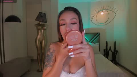 Danna Cruz  online show from December 17, 6:53 pm