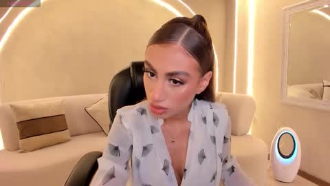 Danna Cruz  online show from September 15, 7:03 pm