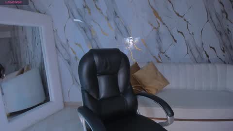 Danna Cruz  online show from October 2, 7:10 pm