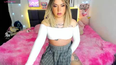 Snapshot of dannia_13 chatting on November 9, 2:21 am dannia_13 online show from November 9, 2:21 am