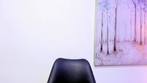 danniakross online show from November 18, 8:02 pm