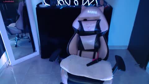 danna online show from March 21, 4:39 am