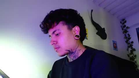 Snapshot of dannteftm chatting on October 25, 6:35 pm DANNTE online show from October 25, 6:35 pm