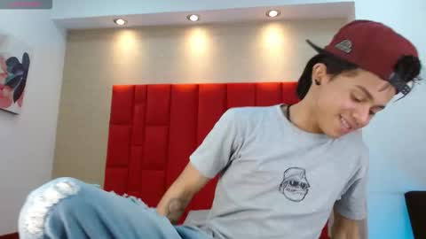 Danny online show from November 11, 1:33 pm