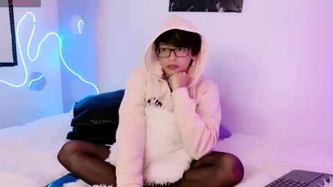 Snapshot of dannyhot__ chatting on November 9, 8:45 am Danny online show from November 9, 8:45 am