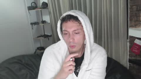 Snapshot of danruiz33 chatting on December 22, 11:41 pm Dan online show from December 22, 11:41 pm