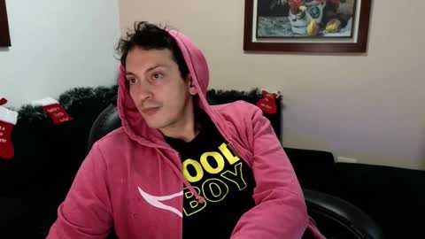 Snapshot of danruiz33 chatting on December 4, 3:38 am Dan online show from December 4, 3:38 am