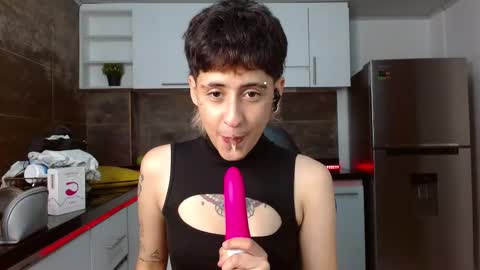 Snapshot of dante_bieber chatting on December 14, 3:50 pm dante online show from December 14, 3:50 pm