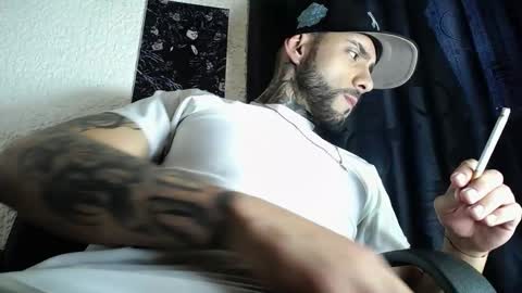 Snapshot of dante_d_angelo_ chatting on October 28, 10:23 pm dante_d_angelo_ online show from October 28, 10:23 pm