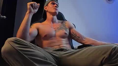 Snapshot of dantecummingss chatting on November 6, 11:26 pm Dante online show from November 6, 11:26 pm