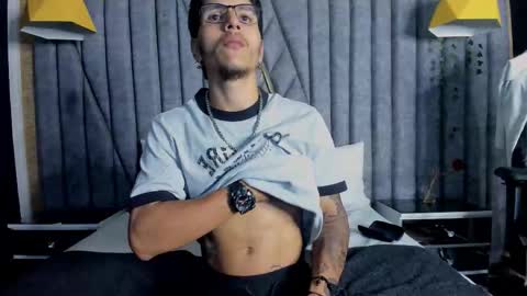 Snapshot of danteolsen chatting on March 3, 2:39 am Dante online show from March 3, 2:39 am