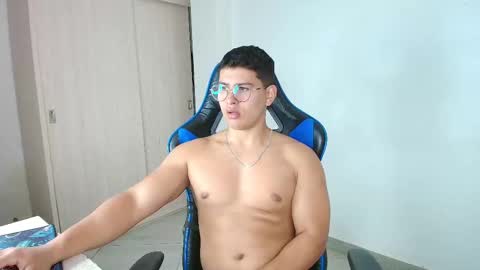 Snapshot of dantraxx chatting on January 16, 6:06 pm Dantraxx online show from January 16, 6:06 pm