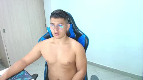 Snapshot of dantraxx chatting on February 7, 12:17 pm Dantraxx online show from February 7, 12:17 pm