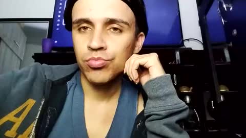 Snapshot of danylano chatting on October 19, 6:58 am Daniel online show from October 19, 6:58 am