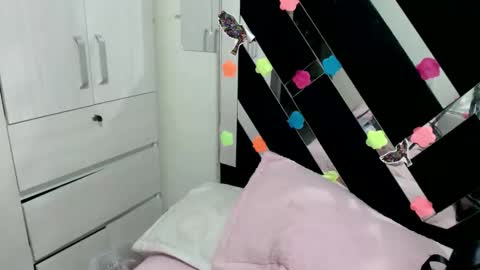 daphne877046 online show from September 27, 7:19 pm