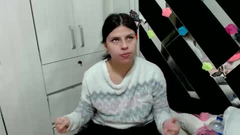 daphne877046 online show from January 13, 8:14 pm