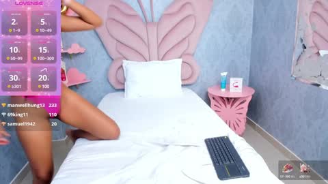 Snapshot of daphne_fox_ chatting on December 26, 1:21 pm Daphne  online show from December 26, 1:21 pm