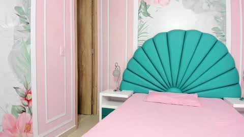 Snapshot of daphne_fox_ chatting on January 16, 11:37 am Daphne  online show from January 16, 11:37 am