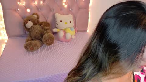 daphne_little online show from October 19, 12:33 am