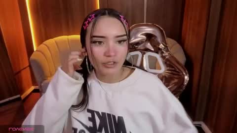 daphne_nicole_b online show from June 4, 1:06 pm
