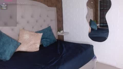 Snapshot of daphne_walton chatting on November 19, 10:48 am daphne_walton online show from November 19, 10:48 am