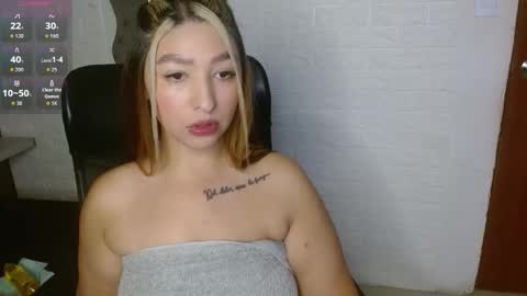 Snapshot of daphne_walton chatting on November 26, 10:38 am daphne_walton online show from November 26, 10:38 am