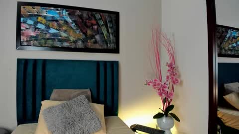 Snapshot of daphnebeaumont chatting on October 26, 2:23 pm DAPHNE BEAUMONT online show from October 26, 2:23 pm