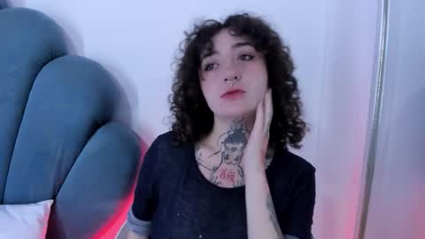 Snapshot of daphneblunt chatting on November 12, 1:44 pm DaphneBlunt online show from November 12, 1:44 pm