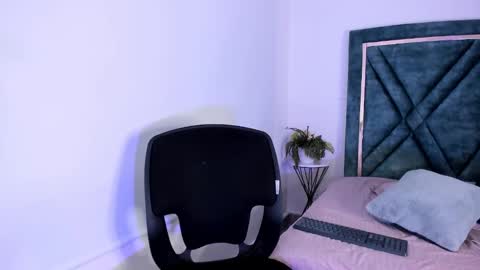 Daphne online show from December 5, 8:33 pm