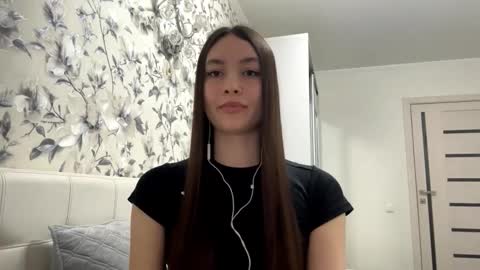 Snapshot of darceydavie chatting on February 28, 6:58 am Lina online show from February 28, 6:58 am